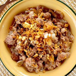 ข้าวหมูทอดกระเทียมสันคอ