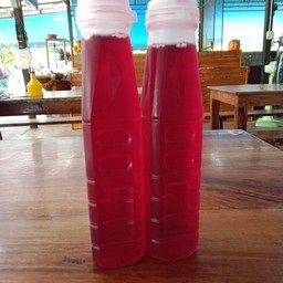 น้ำกระเจี๊ยบ + น้ำแข็ง