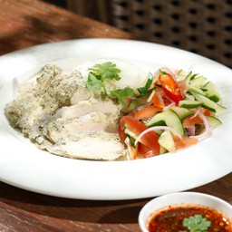 ข้าวอกไก่ซูวี น้ำจิ้มแจ่ว ยำแตงกวา