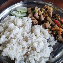 ข้าวคั่วพริกเกลือหมูกรอบ