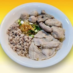 ก๋วยเตี๋ยวหมูน้ำใสใส่ทุกอย่าง(พิเศษ)