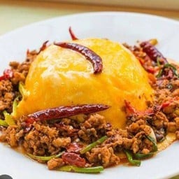 ไข่ข้นหมูสับผัดซอสหม่่าล้าราดข้าว