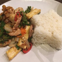 ผัดฉ่าหมูนุ่ม ราดข้าว