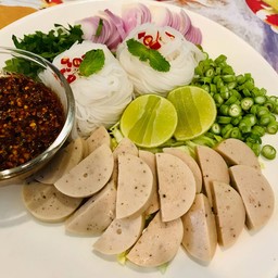 ยำขนมจีนไก่ยอ