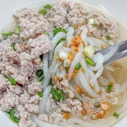 ยูก๋วยเตี๋ยวลูกชิ้นปลาเย็นตาโฟ ยู ลูกชิ้นปลา เย็นตาโฟ