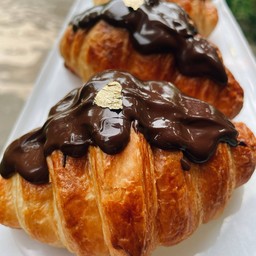 ครัวซองท์ช็อคโกแลต Chocolate croissant