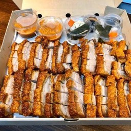 หมูกรอบ1 กิโล คู่น้ำจิ้ม