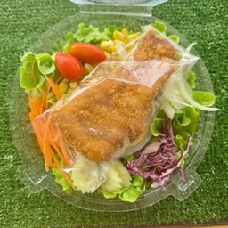 สลัดปลาทอด