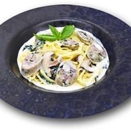 พาสต้าอัลเฟรโด้ใส้กรอกผักโขมชีส