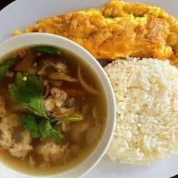 ข้าวไข่เจียว+ซุปเนื้อ