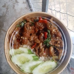 ข้าวกระเพราบ้านแม่