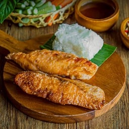 แซลมอนนอร์เวย์ทอดน้ำปลา