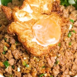 หมูสับผัดกระเทียม+ไข่ดาว