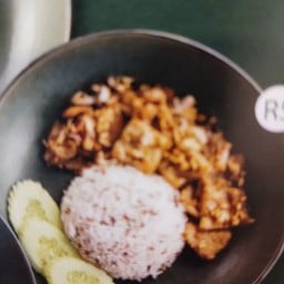 ข้าวราดทอดกระเทียม