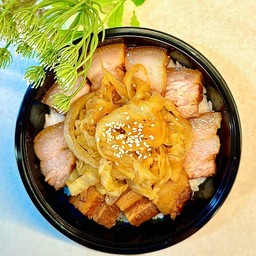 ข้าวหมูสามชั้นตุ๋น