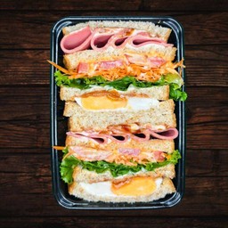 แซนวิชโบโลน่า+ไข่ดาว+สลัด