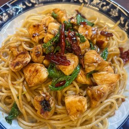 สปาเก็ตตี้กะเพราไก่พริกแห้ง