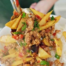 กระเพราไก่ใส่หน่อไม้