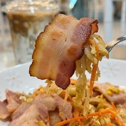 เส้นใหญ่ผัดน้ำปลา