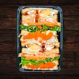 แซนวิช ทูน่าสลัดไข่กุ้ง+ไข่ดาว+สลัด