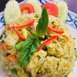 ข้าวผัดแกงเขียวหวานไก่