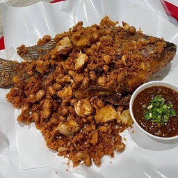 ปลาทอดกระเทียม