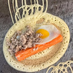 โตเกียว - ไข่ + หมูสับ + ไส้กรอก