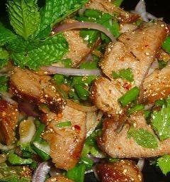 ก้อยหมู ถุงกลาง
