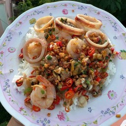 คุณย่าผัดพริก เมนูคั่วพริกเกลือ ผัดพริกแห้ง/พริกตำ และอาหารจานด่วน ตรงข้ามตลาด เค อเวนิว เอื้อตึก50