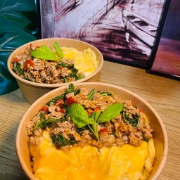 ข้าวกะเพราไก่สับ+ไข่ข้น