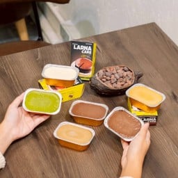 Pack of 5 mini Larna cakes