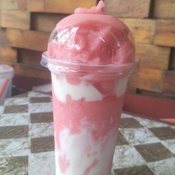 สตรอเบอร์รี่โยเกิร์ต