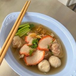 เกาเหลาเกี๊ยว หมูแดงล้วน