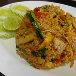 ข้าวผัดต้มยำหมู