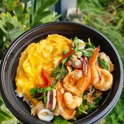 ข้าวกะเพราทะเล+ไข่ข้น