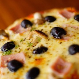 Ham mushrooms black olives