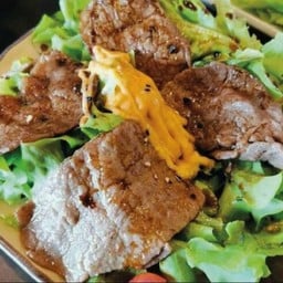 สลัดเนื้อวากิว