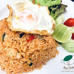 ข้าวผัดต้มยำไก่