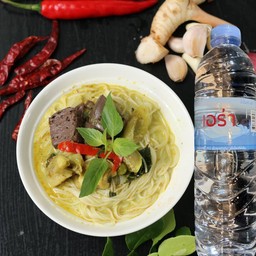 เซตชื่นใจ ขนมจีนแกงเขียวหวาน + น้ำเปล่า