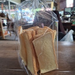 ปังเนยอบกรอบ