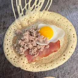 โตเกียว - ไข่ + หมูสับ + เบคอน