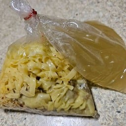 ก๋วยเตี๋ยวบะหมี่เกี๊ยวในซอย