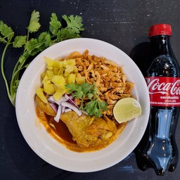 เซตอร่อยซ่า ข้าวซอยน่องไก่+ น้ำโค้ก