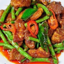 ผัดพริกแกง