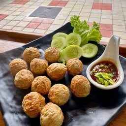 ลูกชิ้นหมูทอด