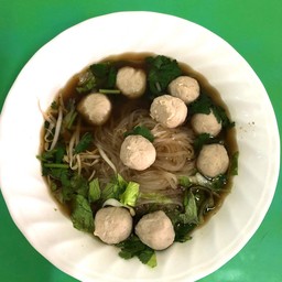 ก๋วยเตี๋ยวลูกชิ้นเนื้อล้วนพิเศษ