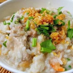 ข้าวต้มทรงเครื่อง