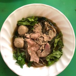 ก๋วยเตี๋ยวเนื้อสด หรือลูกชิ้น+เนื้อสดธรรมดา