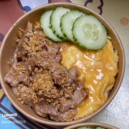 ข้าวไข่ข้นหน้าทอดกระเทียม