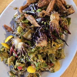 ตำมะขามอ่อนใส่ ปูนา อร่อยๆ แซ่บๆ